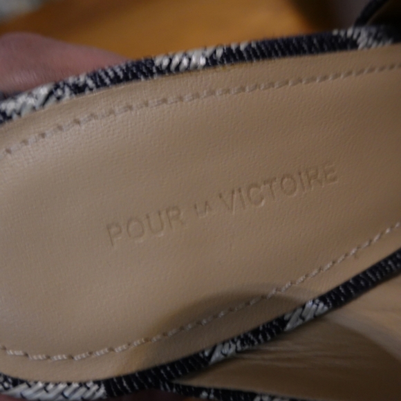 POUR LA VICTOIRE Indigo Hued Leopard Patterned Mules with Cylindrical Heel, 7½ - Picture 6 of 8